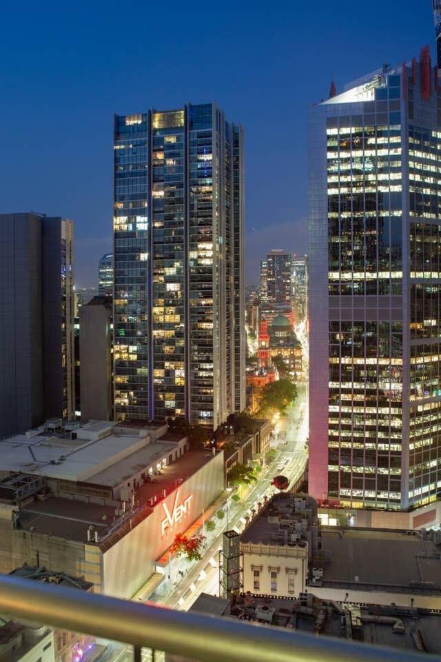 Apartment On Top Of World Tower *