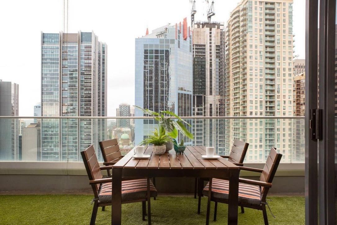 On Top Of World Tower Apartment *
