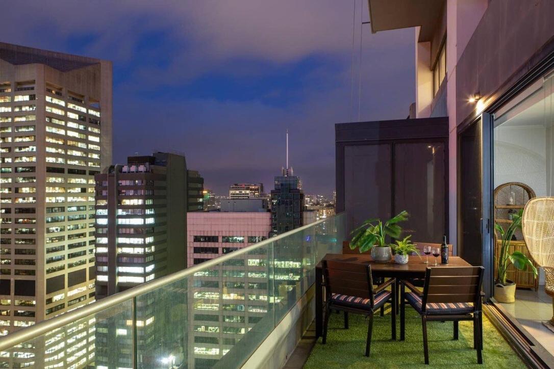 Apartment On Top Of World Tower Sydney