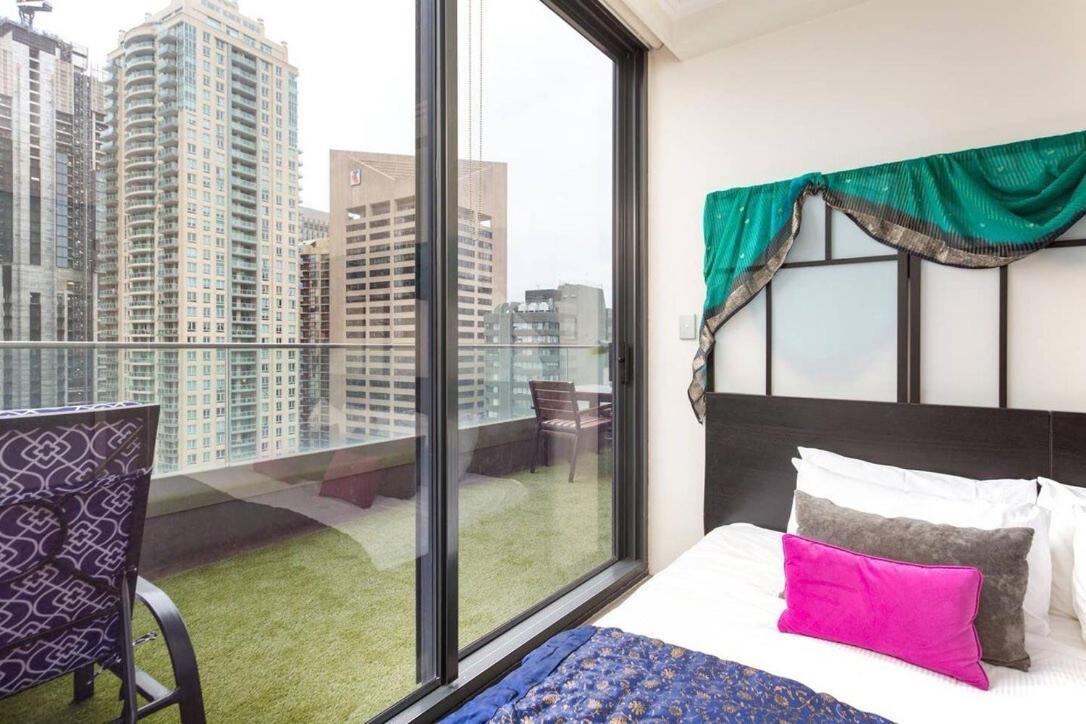 Apartment On Top Of World Tower